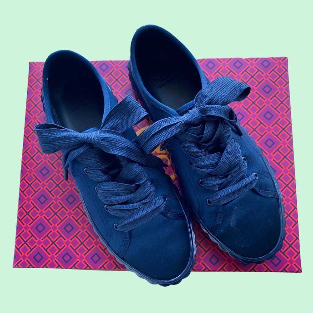 TORY BURCH Scallop Sole Sneakers NEW Navy Size 9